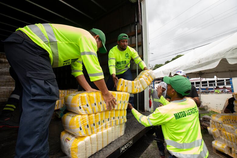 Panameños buscan arroz en las ferias; no quieren el arroz chino 