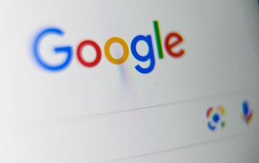 Francia multa a Google con $167 millones por anuncios en línea