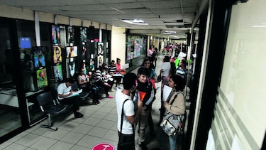 Centro universitario ‘colapsa’