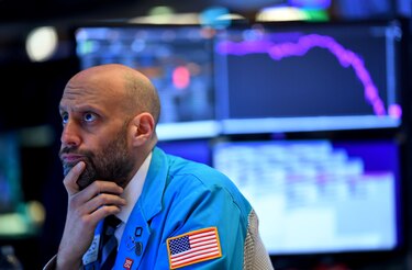 En Wall Street, el Dow Jones se dispara 11.37% en su mayor alza en casi 90 años