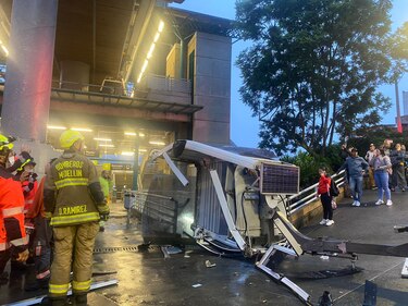 Un muerto y 20 heridos deja la caída de una cabina del sistema de teleféricos en Medellín