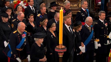 Los reyes de España junto a Juan Carlos I, en el funeral de Isabel II