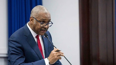 Renuncia primer ministro de un Haití que busca cumplir metas del FMI