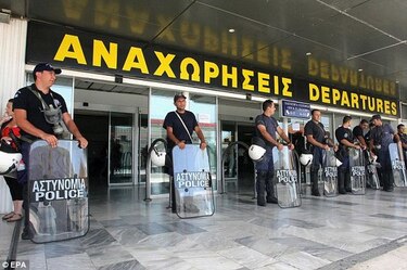 Encuentran en Grecia cocaína enviada por correo desde Panamá; estaba oculta en motores de barco