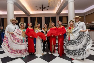 Fusión cultural: Folclore panameño y flamenco brillan en Málaga, España