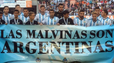 FIFA multa a la AFA por pancarta 'Las Malvinas son argentinas'