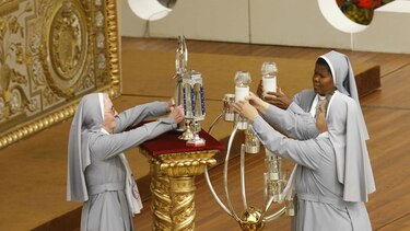 El Vaticano prohíbe el comercio de reliquias