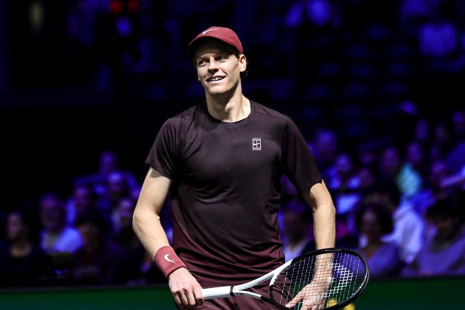 Sinner brilla en París y avanza con paso firme