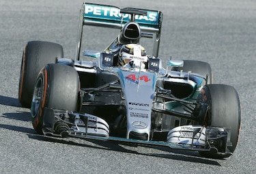 Hamilton supera a Vettel en ensayos