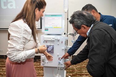 CSS implementará plan para renovar equipos y construir nuevas salas de hemodiálisis