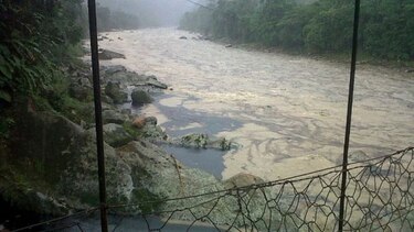 Cerca de mil personas, sin agua en Colombia por ataque del ELN a un oleoducto