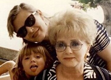 Billie Lourd agradece apoyo tras muerte de su madre y abuela