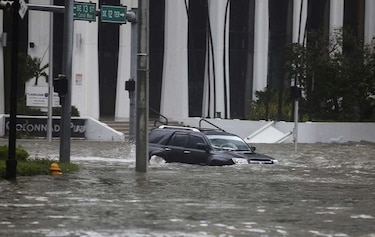 Un debilitado Irma azota la región de la bahía de Tampa, Florida