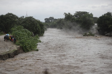 Alerta roja en sur de Honduras, fronterizo con El Salvador y Nicaragua, por tormenta Sara