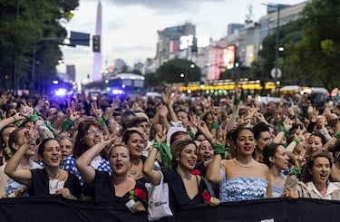Cien 'Evitas' para rendir homenaje a Eva Perón en Buenos Aires
