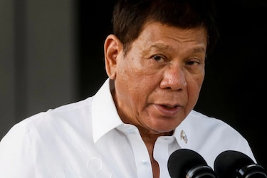 Un avión con Rodrigo Duterte parte hacia La Haya tras su detención 