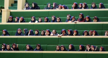 Irán confirma detenciones por los envenenamientos a niñas en centros educativos