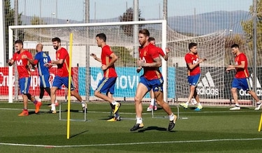 Jugadores de la selección española están cansados del tema Piqué