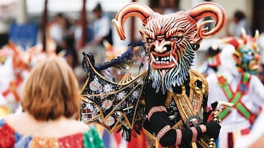 Festejo cultural y religioso en las calles