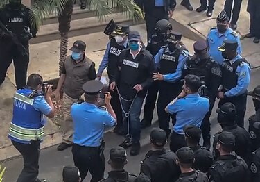 Expresidente hondureño Juan Orlando Hernández, ante un juez tras pedido de extradición de Estados Unidos