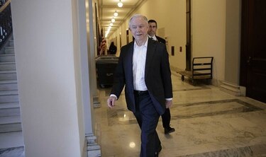 Senado confirma a Sessions como secretario de Justicia