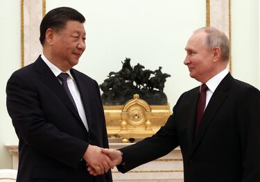 Putin y Xi concluyen su reunión informal en el Kremlin