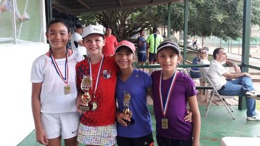 Marzia Pieragostini y Chad Valdés dominan el 'ranking' juvenil