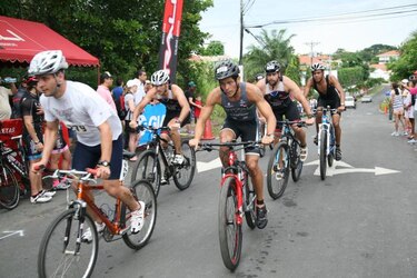 Fernando Alfaro y Patricia Real ganan en el Triatlón de Coronado