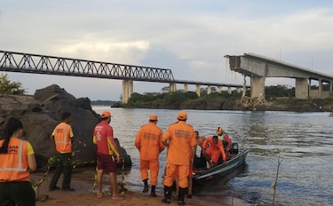 Suben a 4 muertos y 12 los desaparecidos en el derrumbe de un puente en el norte de Brasil