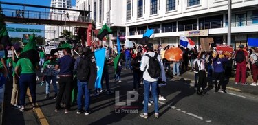Protestas en el Mides y la Procuraduría exigiendo justicia  por abusos contra menores en albergues
