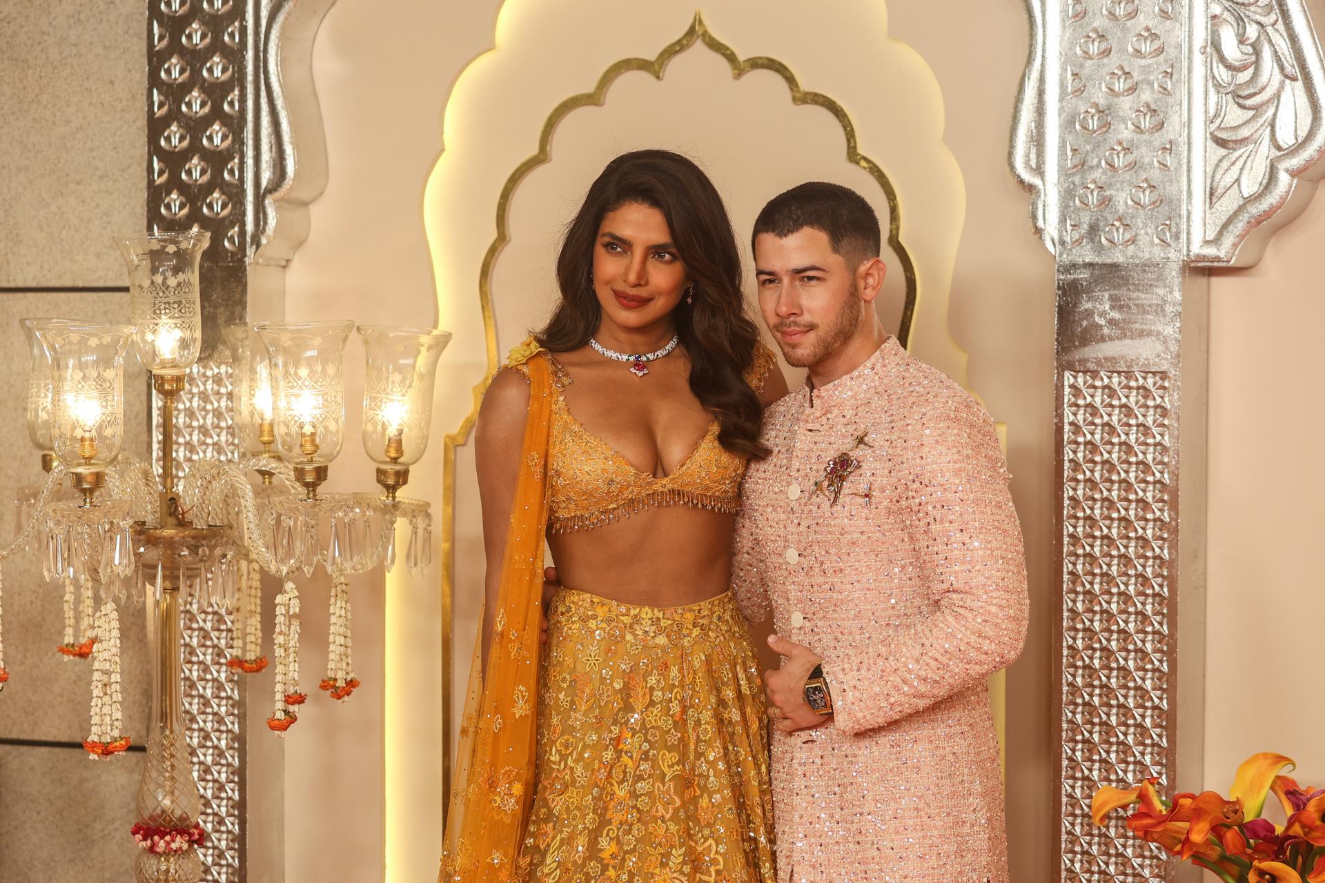 La actriz india Priyanka Chopra  y su marido, el cantante estadounidense Nick Jonas. EFE