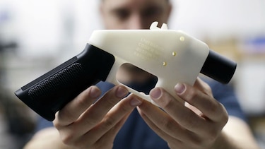 Hombre empieza a vender planos de armas impresas en 3D en Estados Unidos