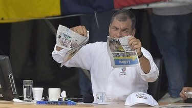 Correa critica a la prensa en su último informe de labores en Ecuador