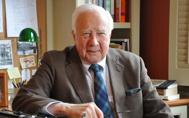 Fallece el escritor estadounidense David McCullough, autor de ‘Un camino entre dos mares: la creación del Canal de Panamá’