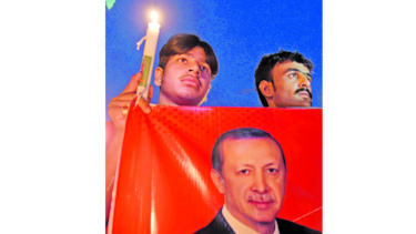 Turquía amplía purga por intento de golpe