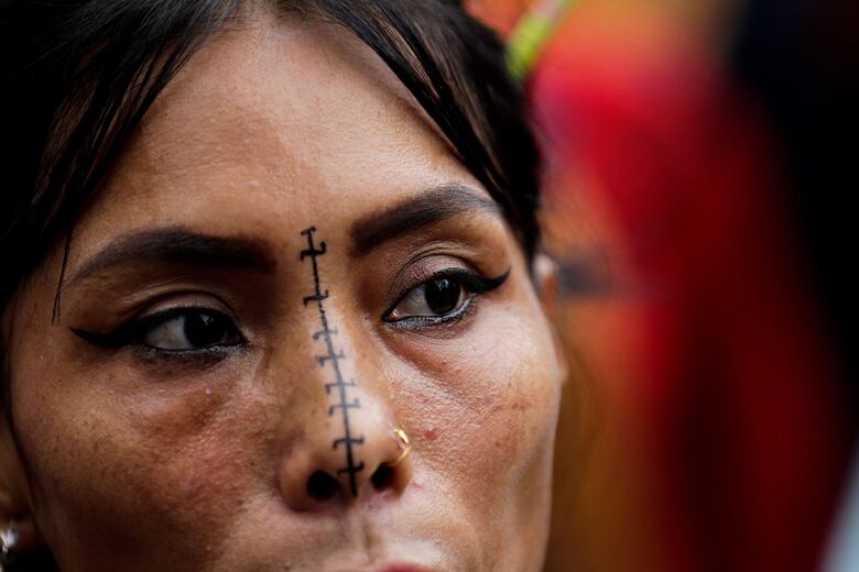 Ciudadanos que marcharon desde Pacora llegan a la Presidencia;  piden que se cumplan los acuerdos de la mesa