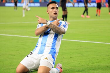 Argentina suma 9 puntos con un doblete de Lautaro Martínez y despacha a Perú
