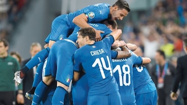 Italia gana y Alemania golea en eliminatoria