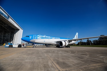 Un avión de Aerolíneas Argentinas con 'la 10' de Messi llevará a su selección al Mundial