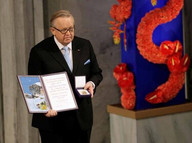 El Nobel de la Paz finlandés Martti Ahtisaari está hospitalizado con Covid-19