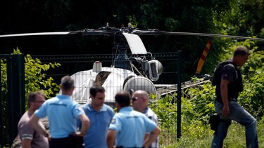 En helicóptero, un criminal francés se fuga de prisión
