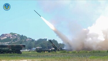 Taiwán acusa a China de traspasar línea divisoria del estrecho con buques y aviones de guerra