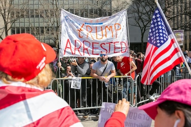 La concentración de apoyo a Trump se queda en un fiasco