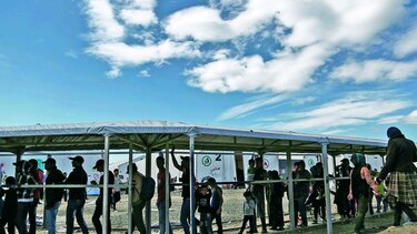 Evacuan campo de refugiados