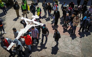 Migrantes recrean su dura travesía rumbo a Estados Unidos