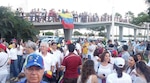 Venezolanos se reúnen en la cinta costera para exigir referendo contra Nicolás Maduro; también protestan en otras 65 ciudades del mundo