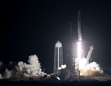 Cuatro astronautas despegaron hacia la ISS con SpaceX
