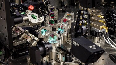 Qué son los ‘cristales de memoria’ que desafían las leyes de la física y prometen solucionar el problema del almacenamiento masivo de datos
