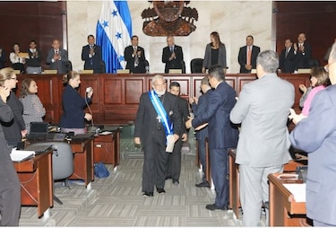 Condecoran a Rómulo Emiliani por su labor social en Honduras