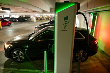 California lidera una demanda por un cambio en la financiación de la recarga de vehículos eléctricos